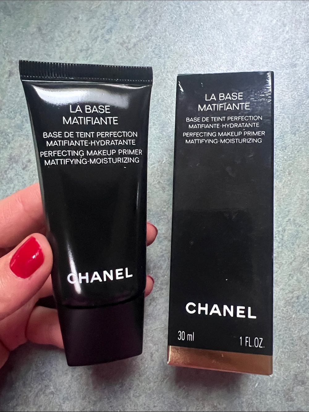 CHANEL La Base Matifiante Perfecting Makeup Primer